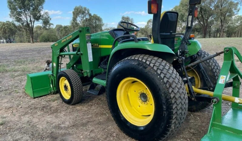 John Deere 4400 – Puissance et Durabilité pour Vos Grands Projets 🚜 - Cie meurthe mosellane matma