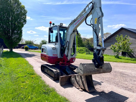 Mini-Pelle Takeuchi TB230 (2018) - Cie meurthe mosellane matma