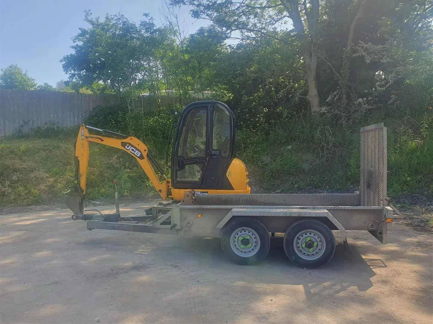 Mini pelle JCB 8018 / 1,8 TONNES / + Remorque Williams - Cie meurthe mosellane matma