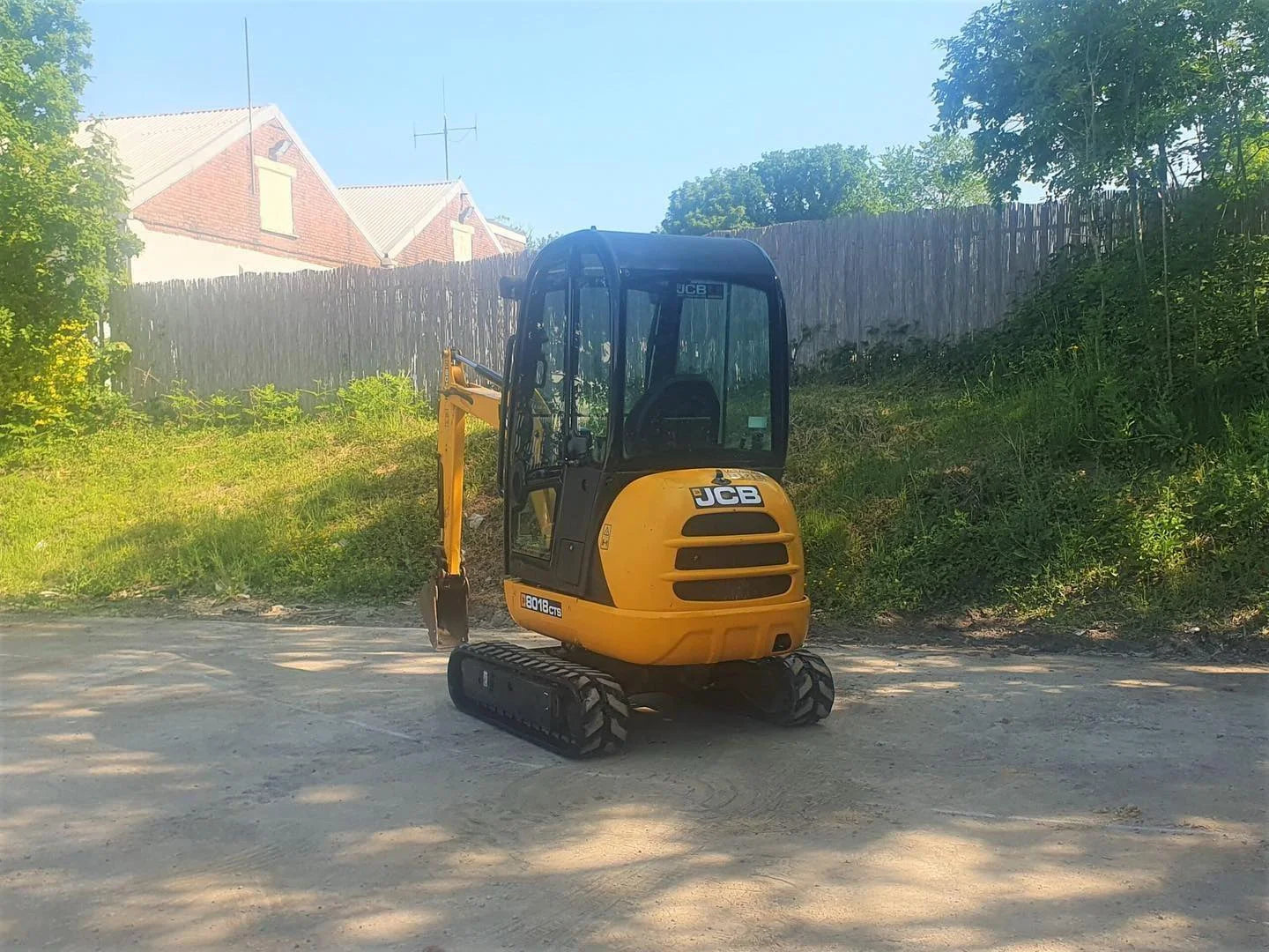 Mini pelle JCB 8018 / 1,8 TONNES / + Remorque Williams - Cie meurthe mosellane matma