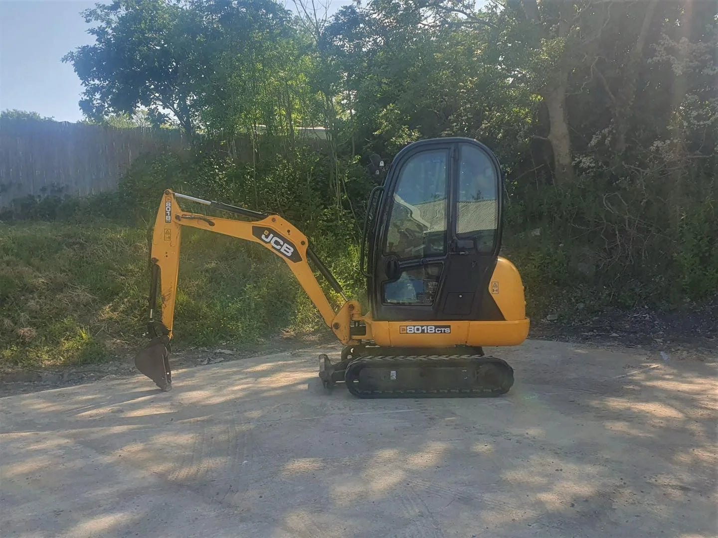 Mini pelle JCB 8018 / 1,8 TONNES / + Remorque Williams - Cie meurthe mosellane matma