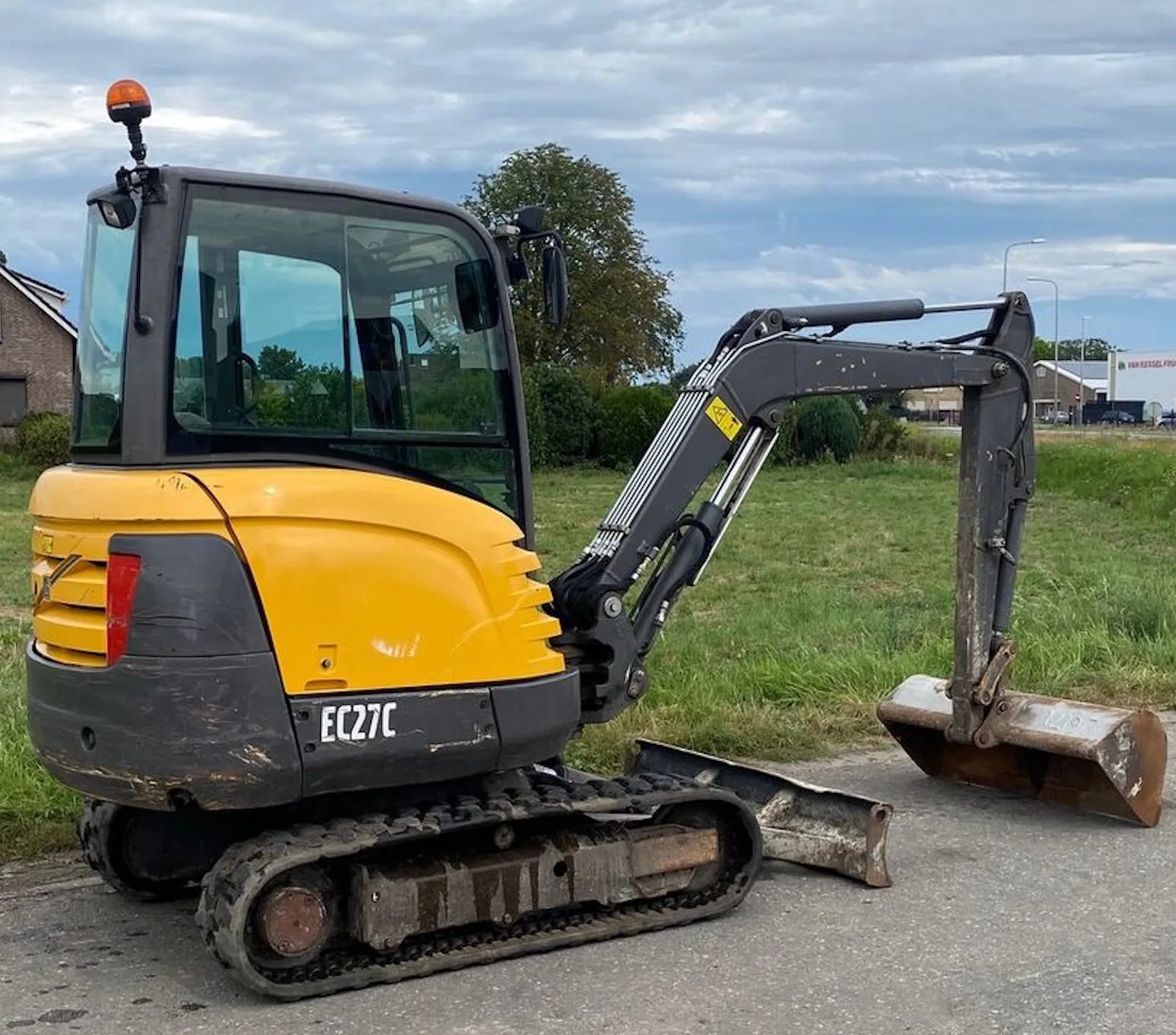 Mini-pelle Volvo EC27C - Cie meurthe mosellane matma