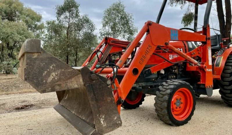 Tracteur Industriel-Tractopelle Kubota B21 - Cie meurthe mosellane matma